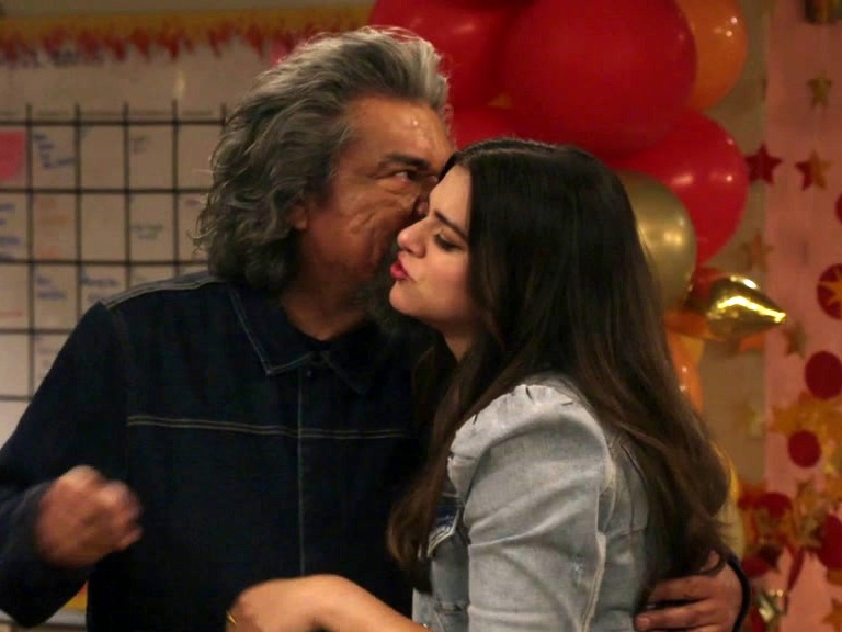 Lopez Vs. Lopez: Season 3