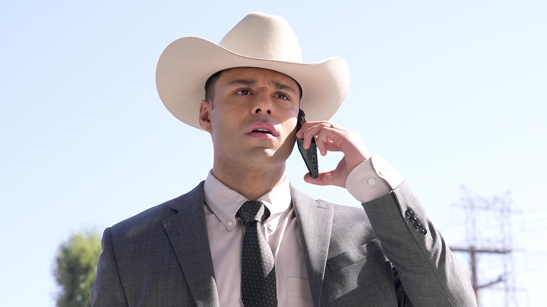 9-1-1: Lone Star's Rafael Silva on Carlos and T.K.'s Final Moments From the Series Finale