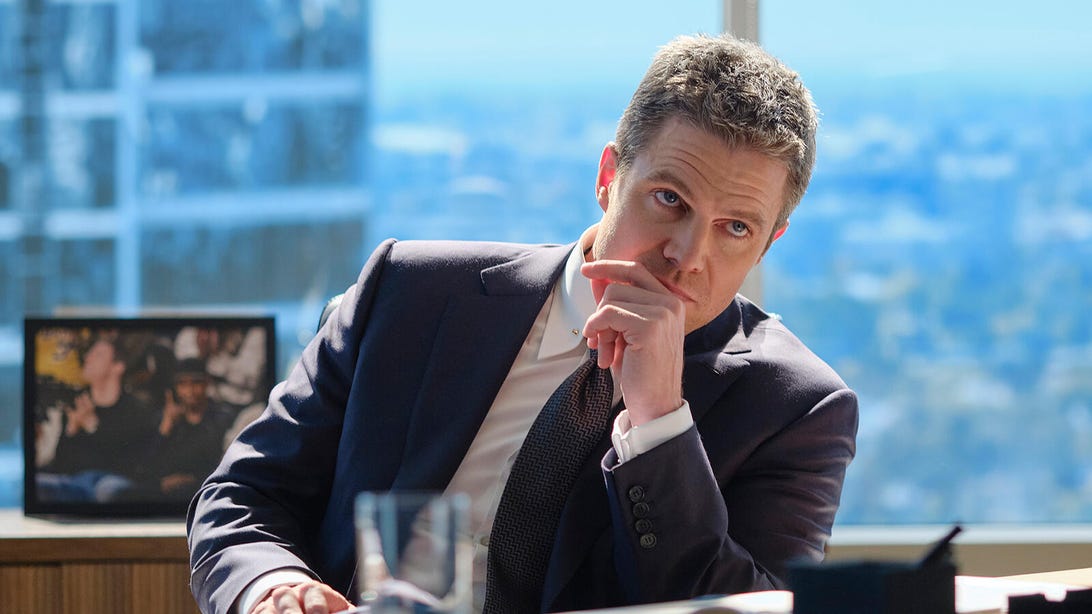 Stephen Amell, Suits LA