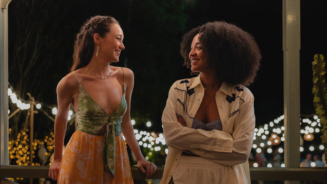 Alycia Debnam-Carey and Aisha Dee, Apple Cider Vinegar