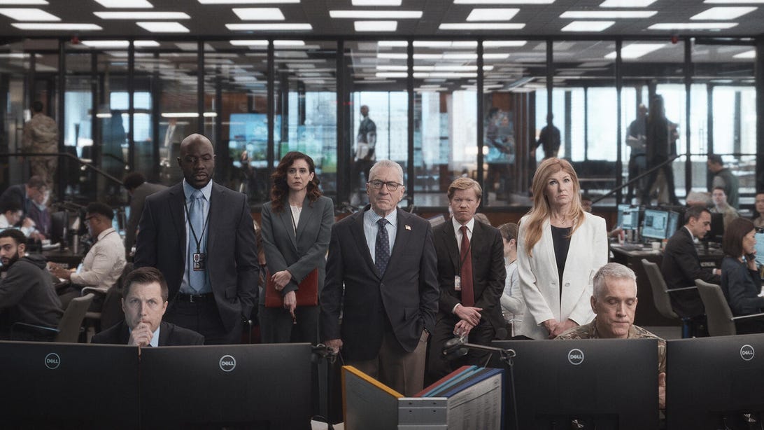 McKinley Belcher III, Mozhan Navabi, Robert De Niro, Jesse Plemons, and Connie Britton, Zero Day